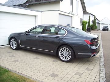 BMW 740 - 4
