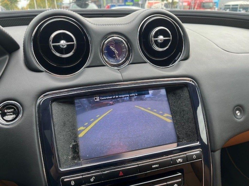 Jaguar XJ 3.0 V6 Diesel 275 ch – Design Edition Sport – Pano – 20" – Cuir – Caméra