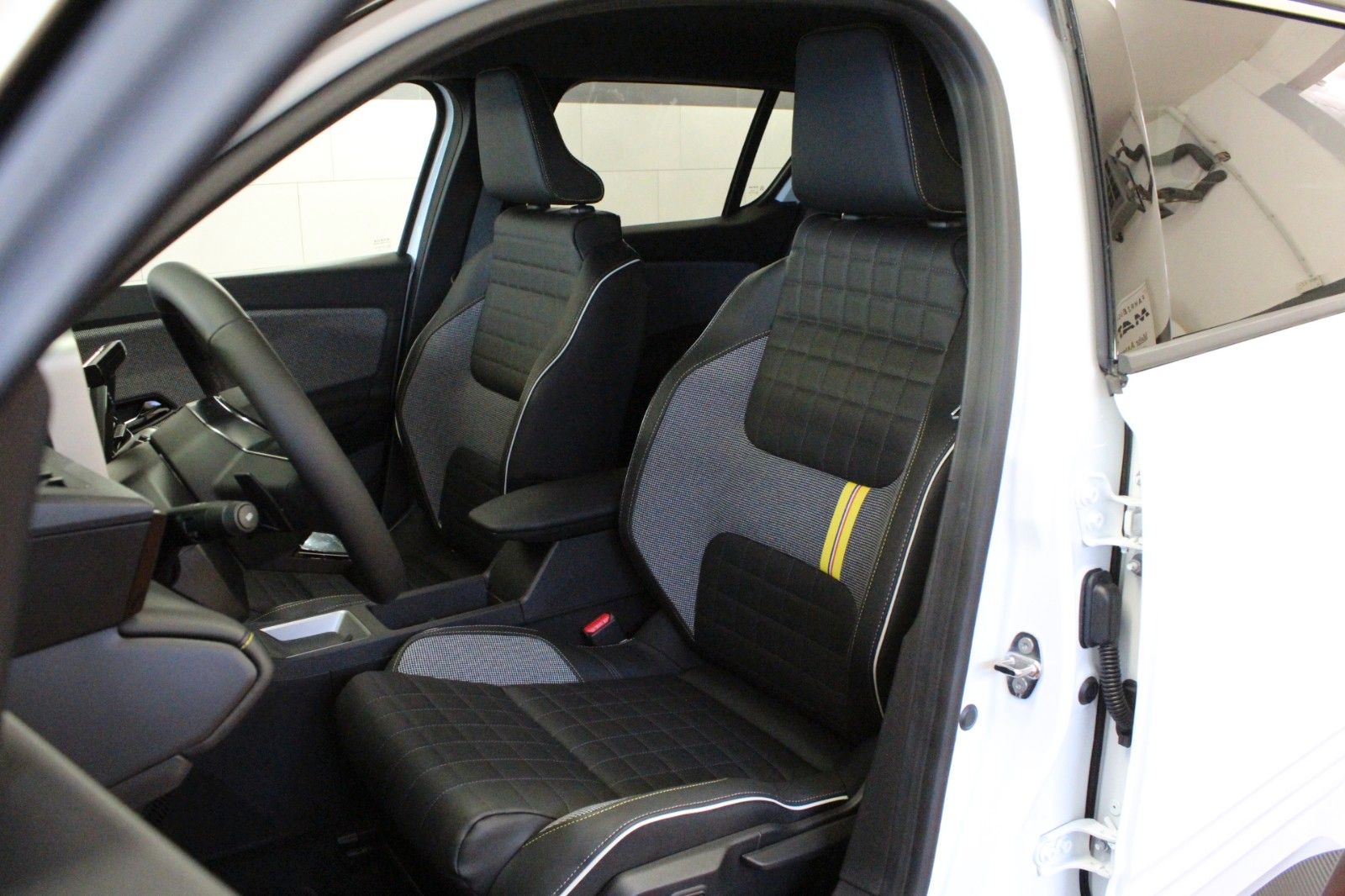 Fahrzeugabbildung Renault R 4 150 Comfort Range Iconic *Vollausstattung*