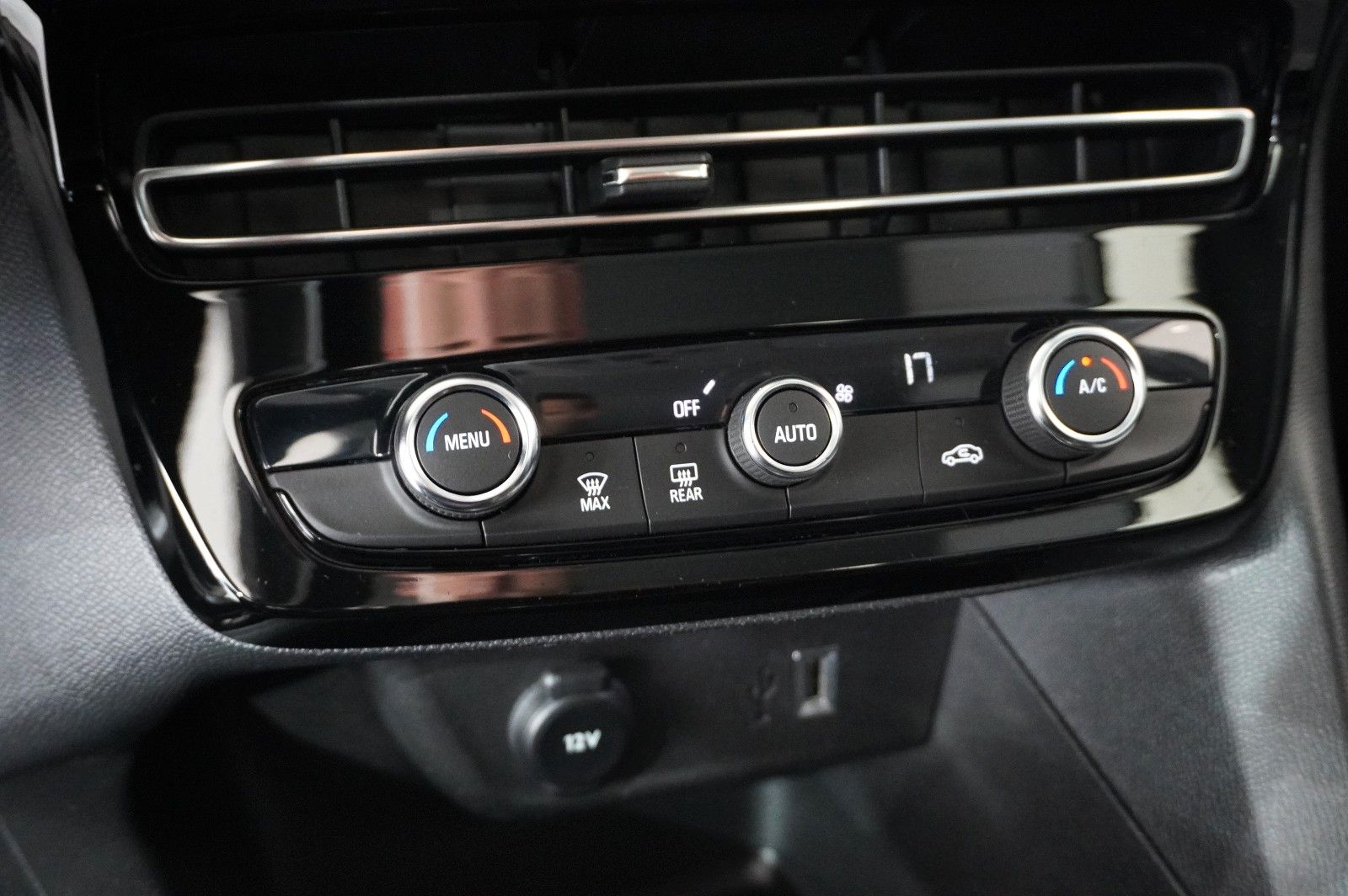 Fahrzeugabbildung Opel Mokka-e ELEGANCE 3-PHASIG NAVI/LED/KAMERA/DAB+