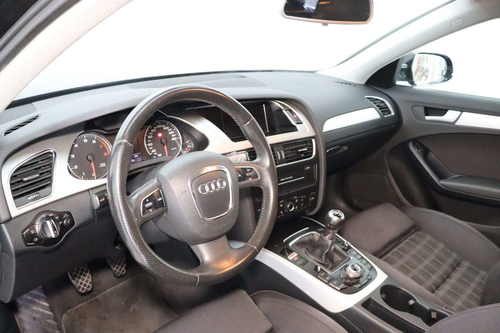 Fahrzeugabbildung Audi A4 1.8 TFSI Ambiente Avant