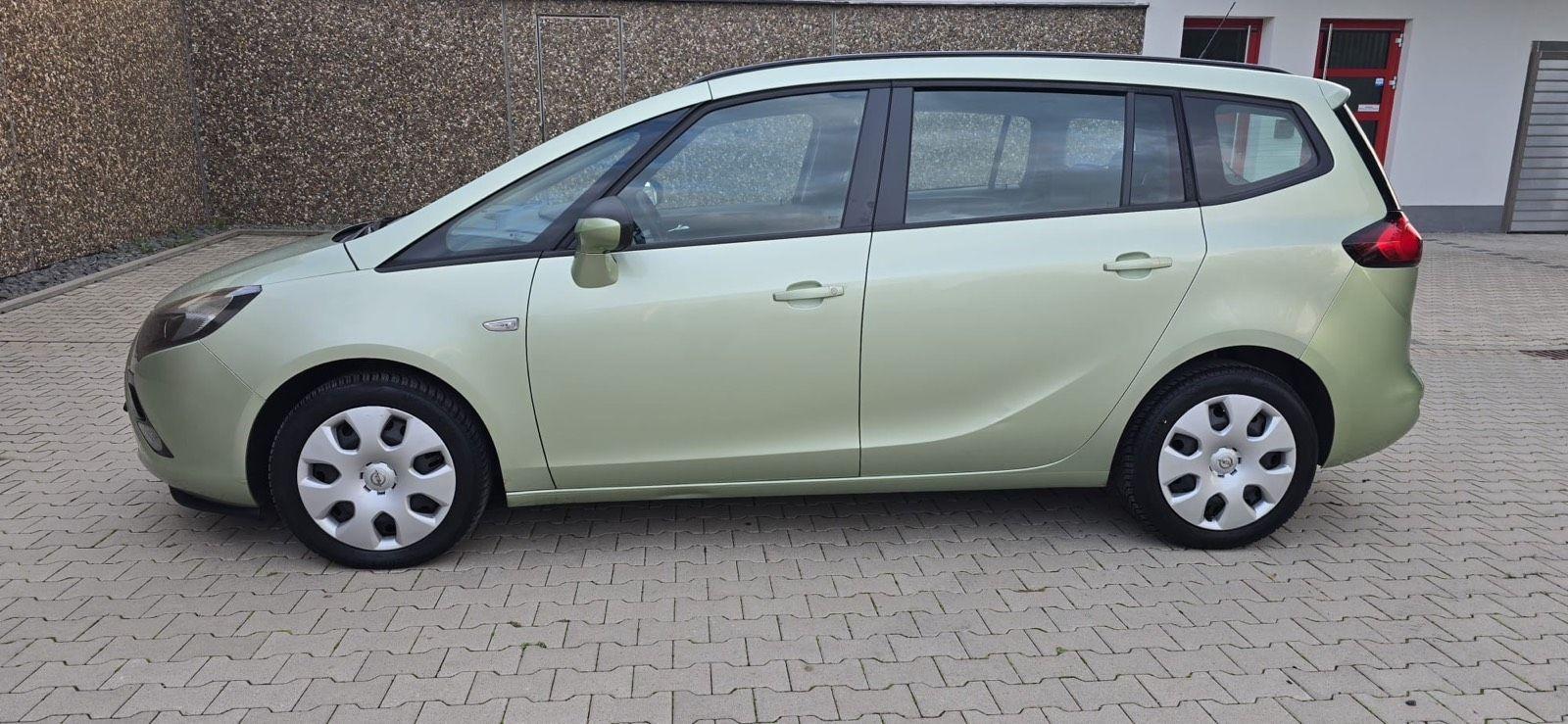 Opel Zafira 2012 — photo 11