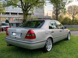 Mercedes-Benz Oldtimer W202 C180 ELEGANCE  - Mercedes-Benz C-Klasse W202 mit Benzin-Antrieb