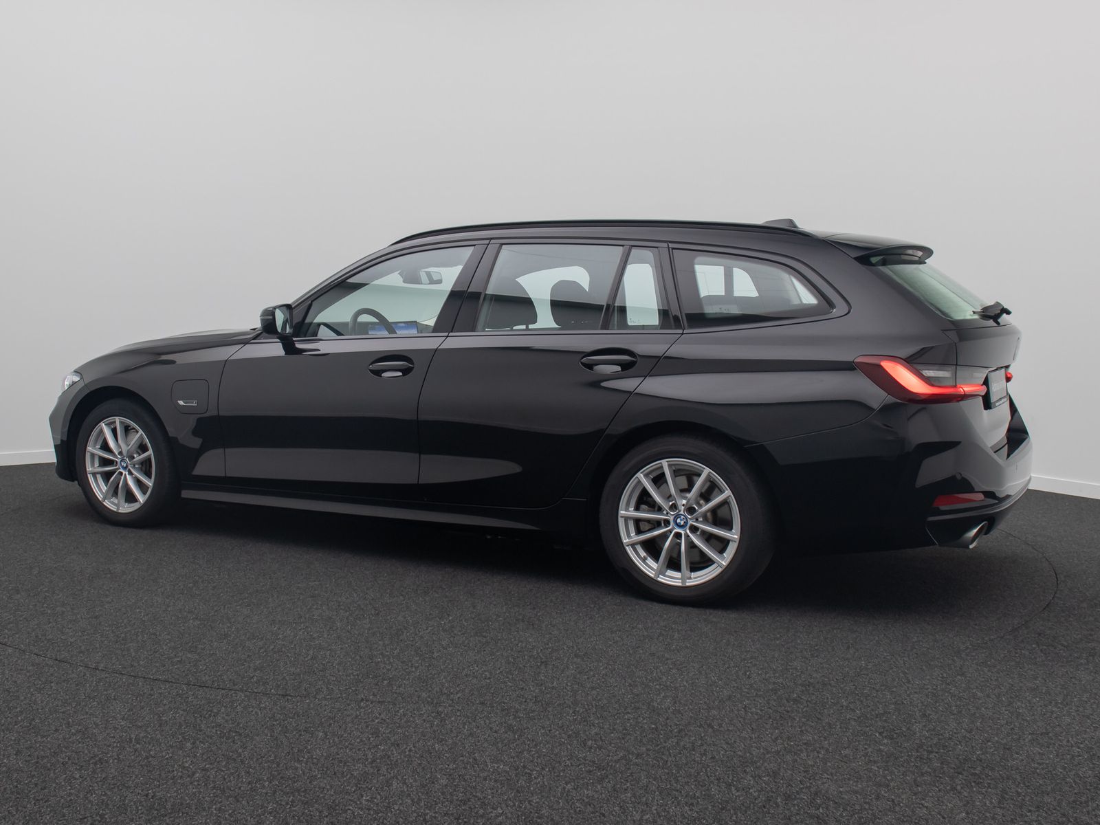 Fahrzeugabbildung BMW 320e Widscreen DAB Cockpit+ PDC GeschwindigReg
