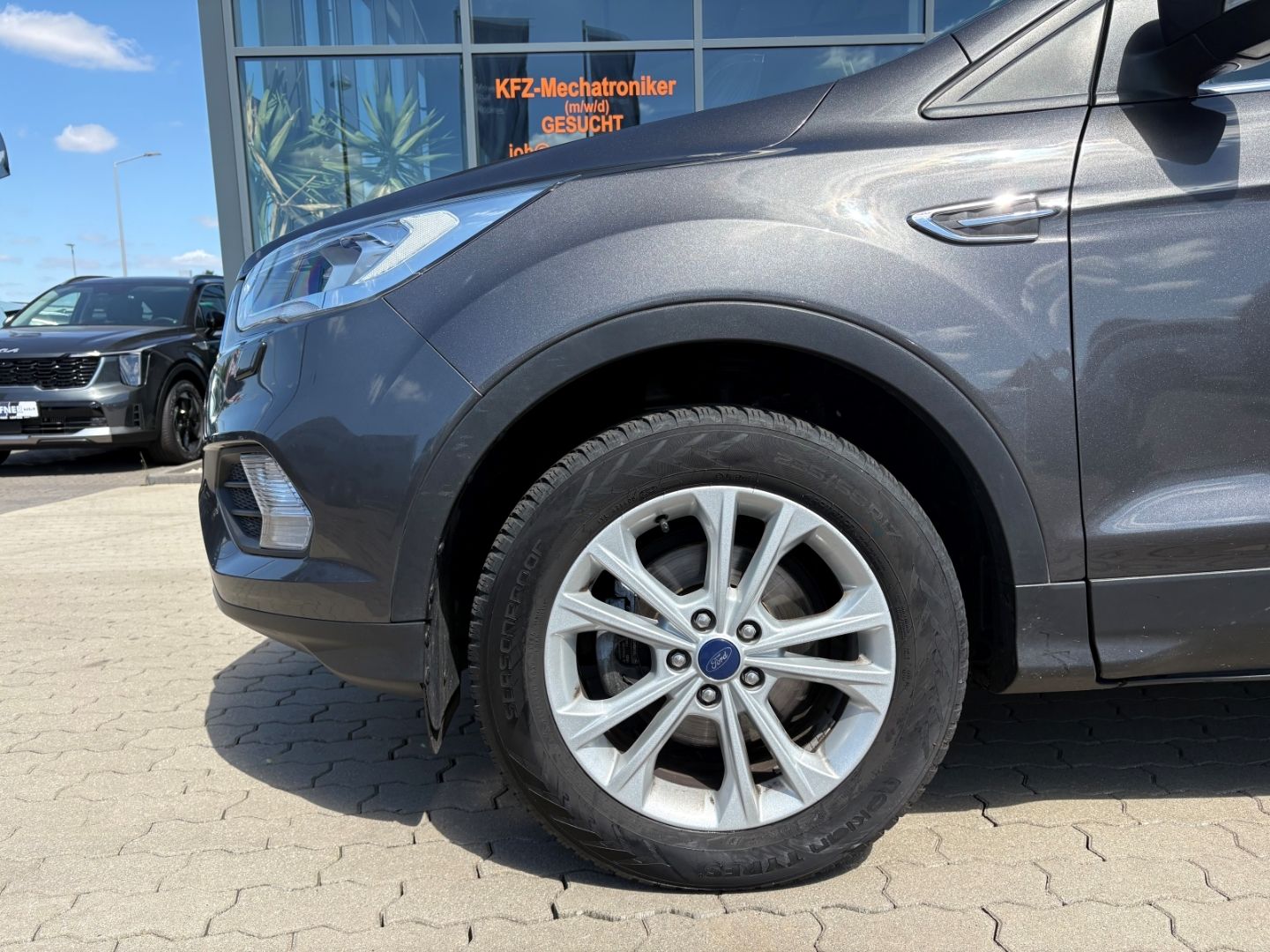 Fahrzeugabbildung Ford Kuga Titanium AHK Beheizbare WSS Allwetter