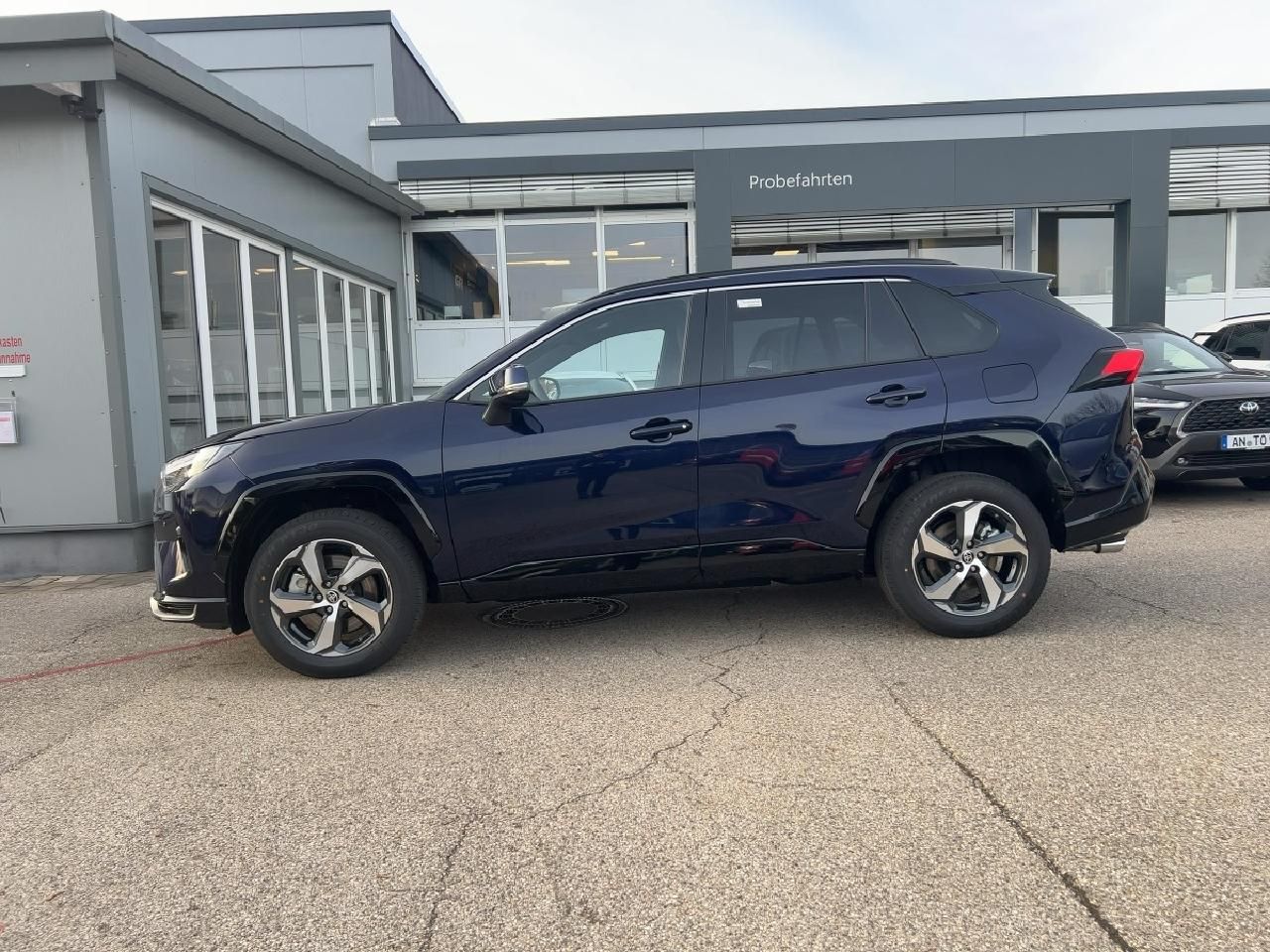 Fahrzeugabbildung Toyota RAV4 Plug-in Hybrid 4x4 Teamplayer