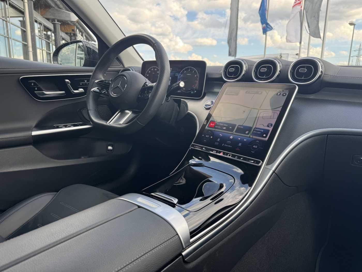 Fahrzeugabbildung Mercedes-Benz C 200 T AMG Pano+AHK+RFK+Memory+Night+ TotW