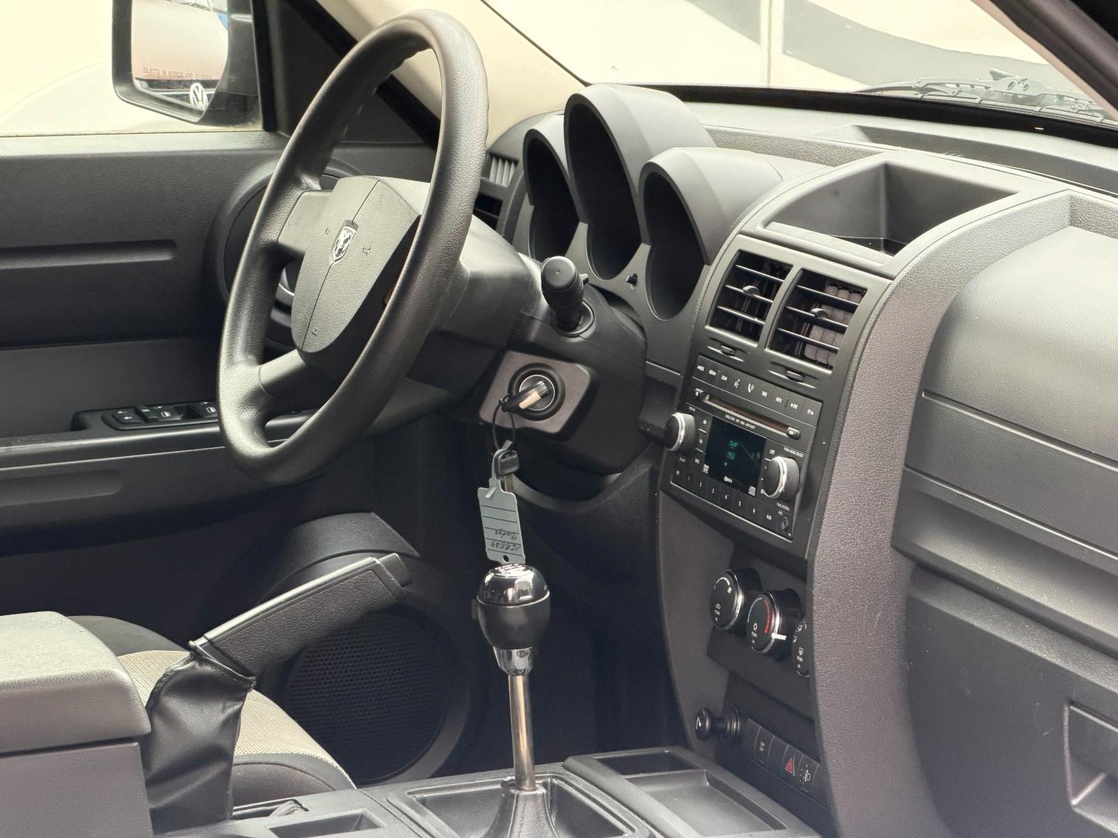 Dodge Nitro 2.8 177ch - Attelage - Pneus hiver - Barre de toit - Jantes aliage