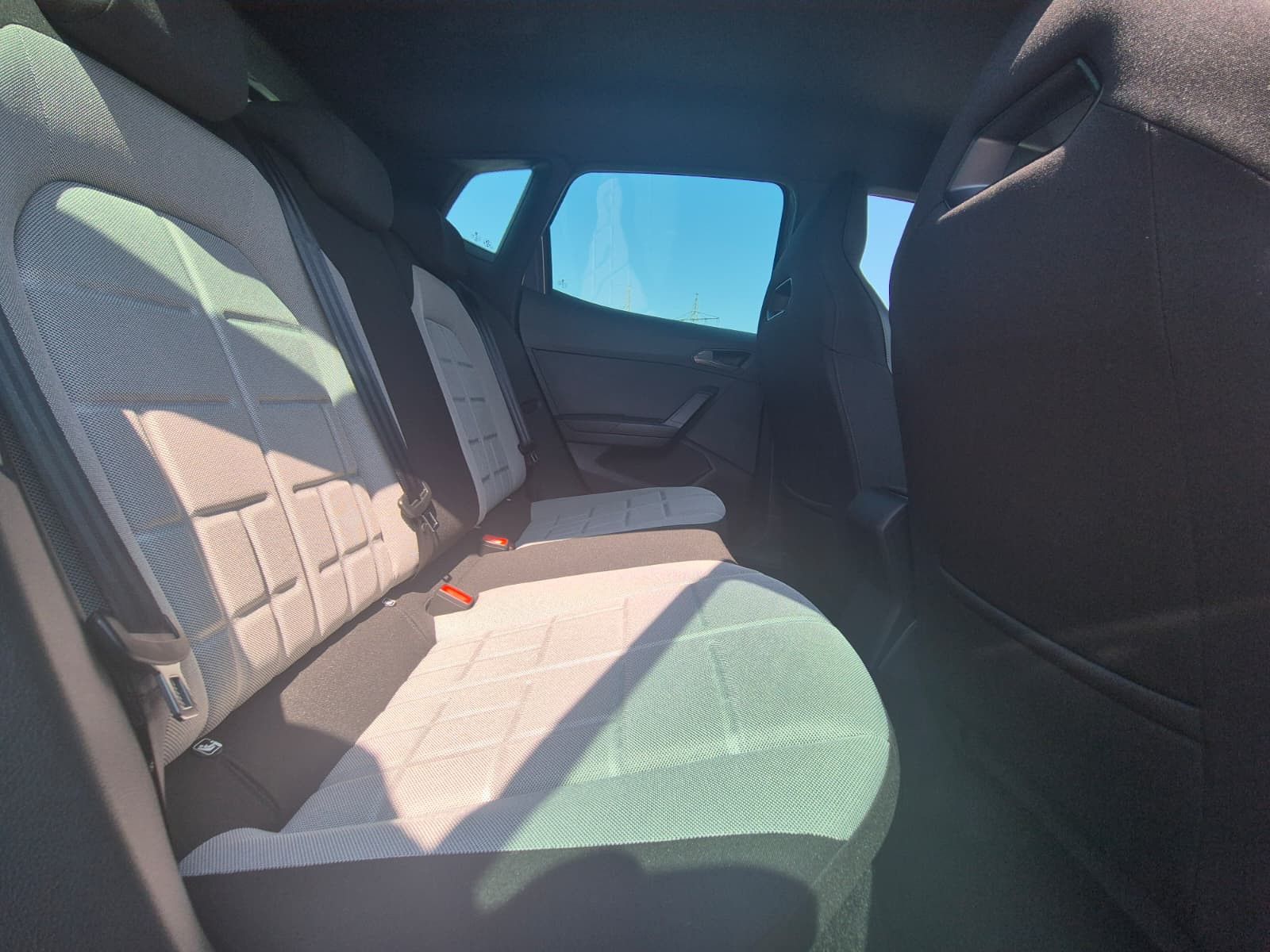 Fahrzeugabbildung SEAT Arona 1.5 TSI DSG FR Black Edition*LED*ACC*AHK*