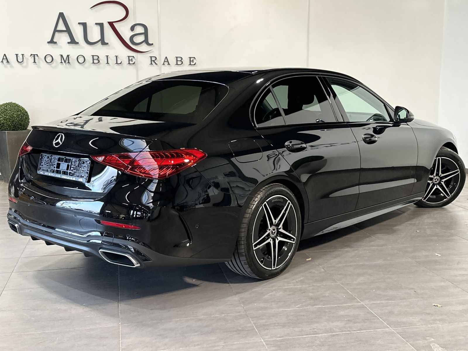 Fahrzeugabbildung Mercedes-Benz C 200d AMG-Line NAV+LED+KAM+HUD+VCOCK+CARPLAY+PP