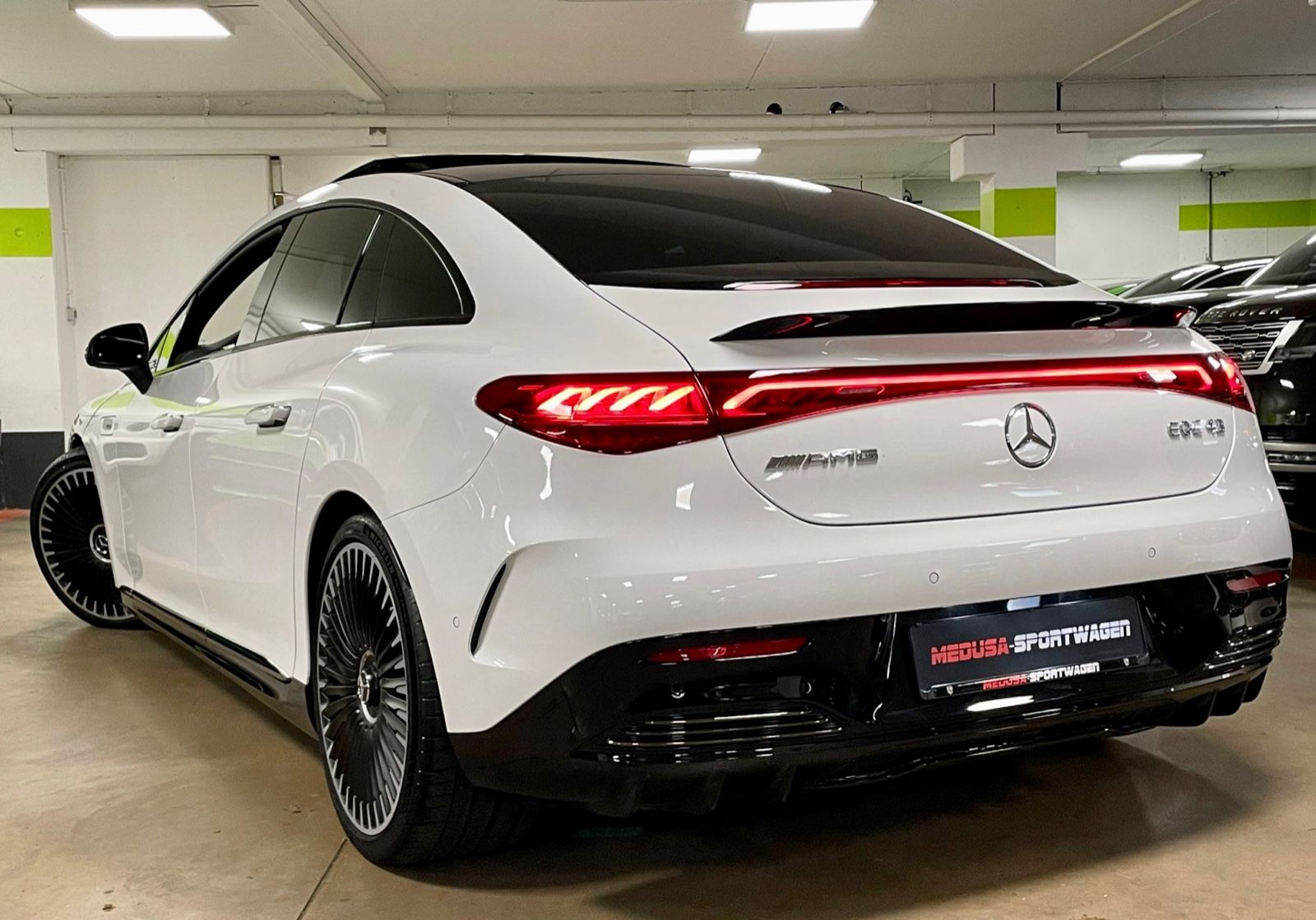 Fahrzeugabbildung Mercedes-Benz EQE AMG 43 4M HYPERSCREEN CARBON NIGHTPACK FULL!