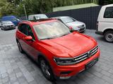 Volkswagen Tiguan Highline  4Motion DSG PANO LED 360° AHK - VW Tiguan Gebrauchtwagen in Bielefeld