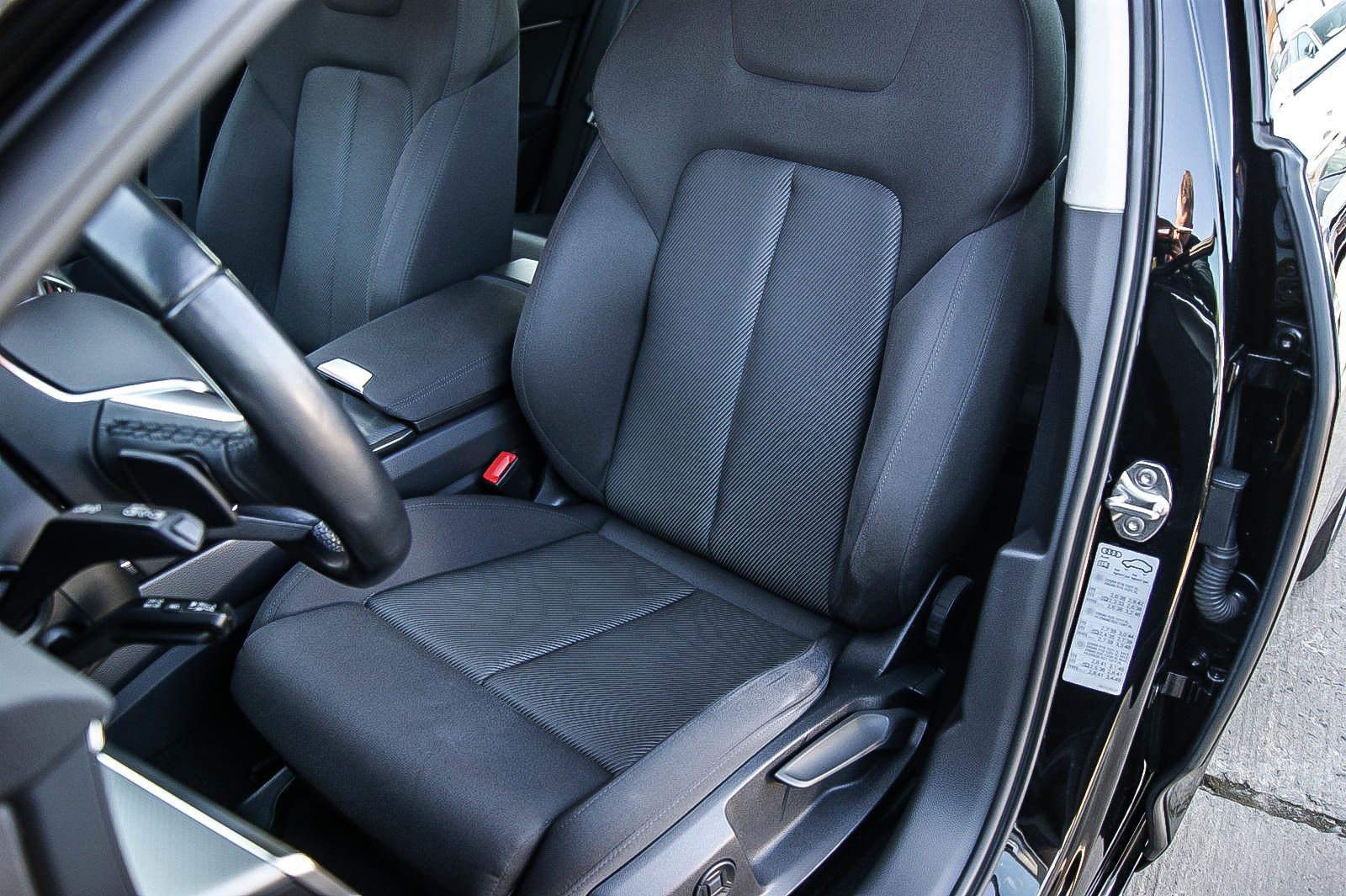 Fahrzeugabbildung Audi A6 Avant 50 TFSI e quattro S-LINE MATRIX ANHZV