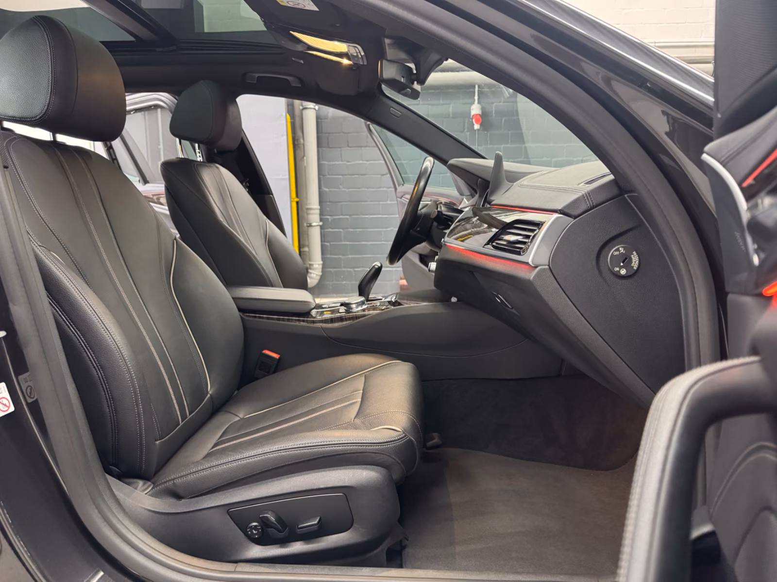 BMW 520dT LuxLine Pano Keyless NaviProf HifiPro