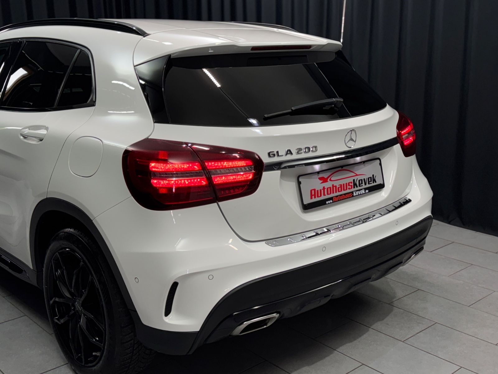 Fahrzeugabbildung Mercedes-Benz GLA 200|7G-AUTOMATIK|NAVI|LED|KAMERA|AHK|AMG-LIN