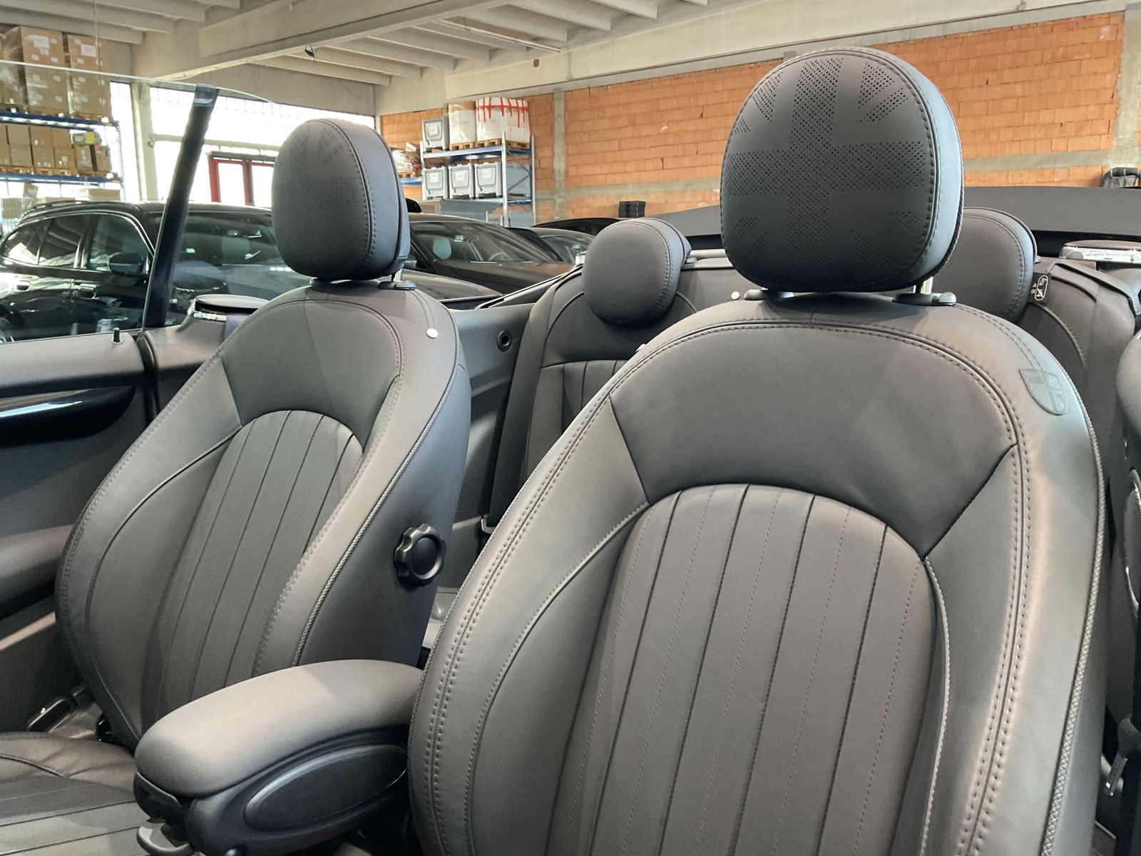 Fahrzeugabbildung MINI John Cooper Works Cabrio Chili Head-Up