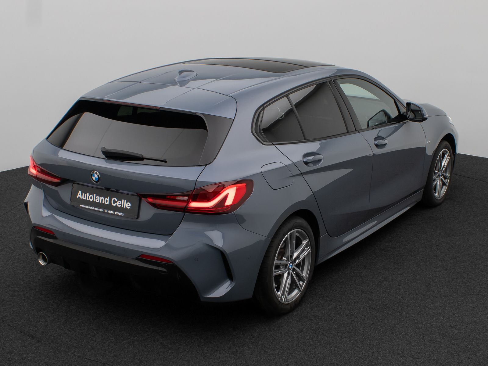 Fahrzeugabbildung BMW 118i M Sport Panorama Kamera HUD DAB H/K Komfort