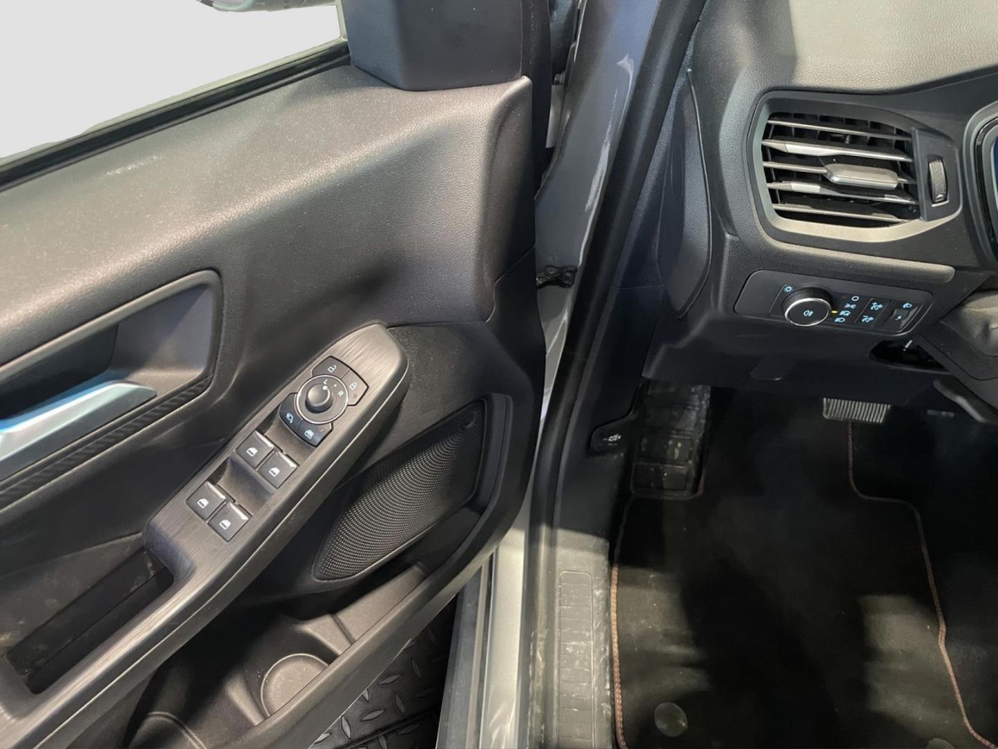 Fahrzeugabbildung Ford Kuga Hybrid ST-Line Navi Digitales Cockpit LED