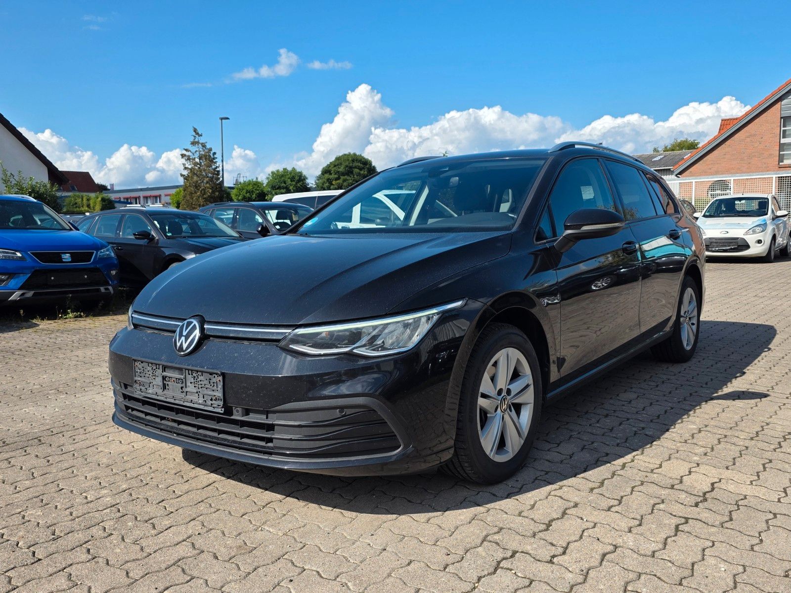 Volkswagen Golf - 1
