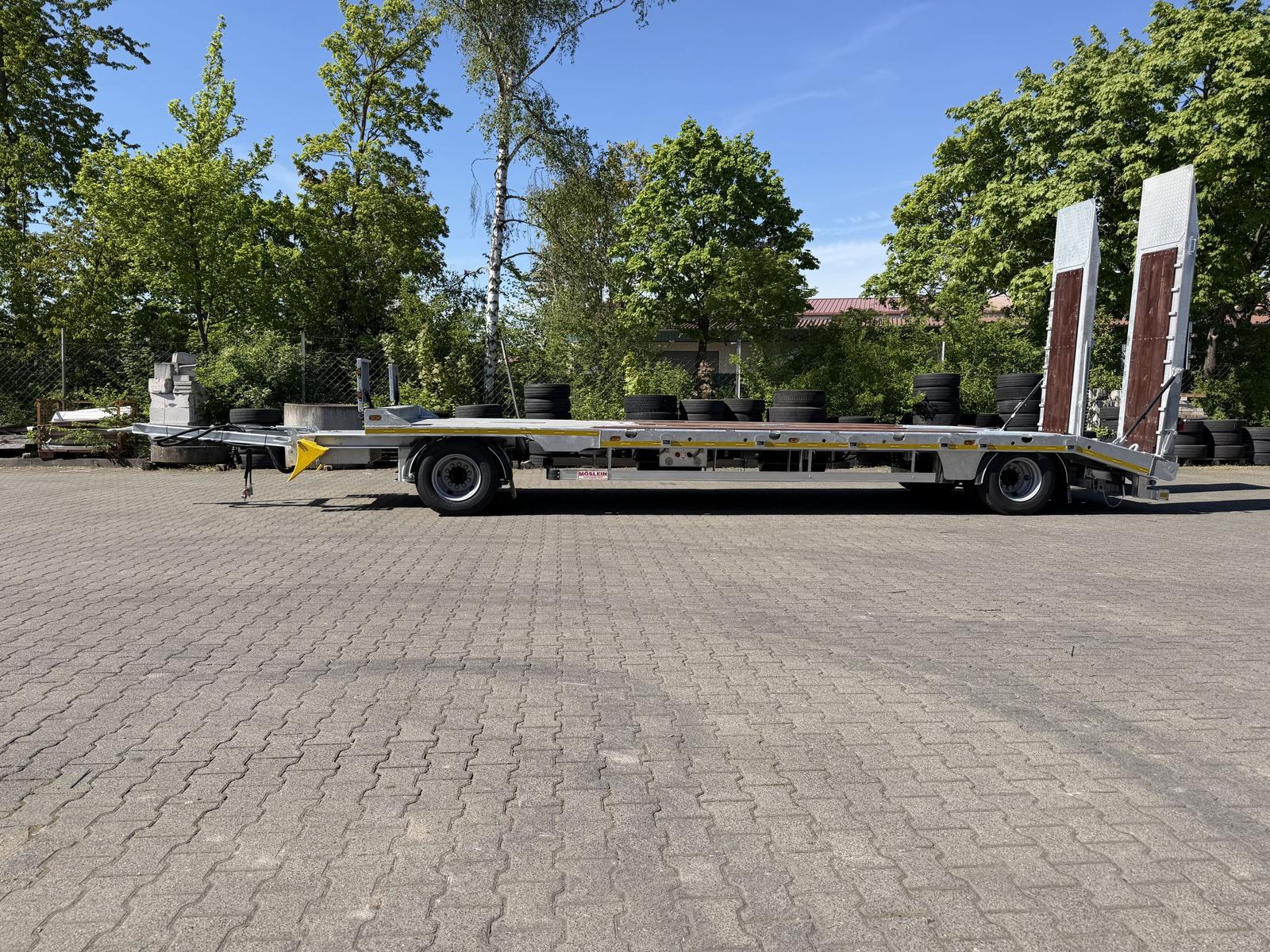 Möslein  2 Achs Tieflader mit gerader Ladefläche 8,20 m,