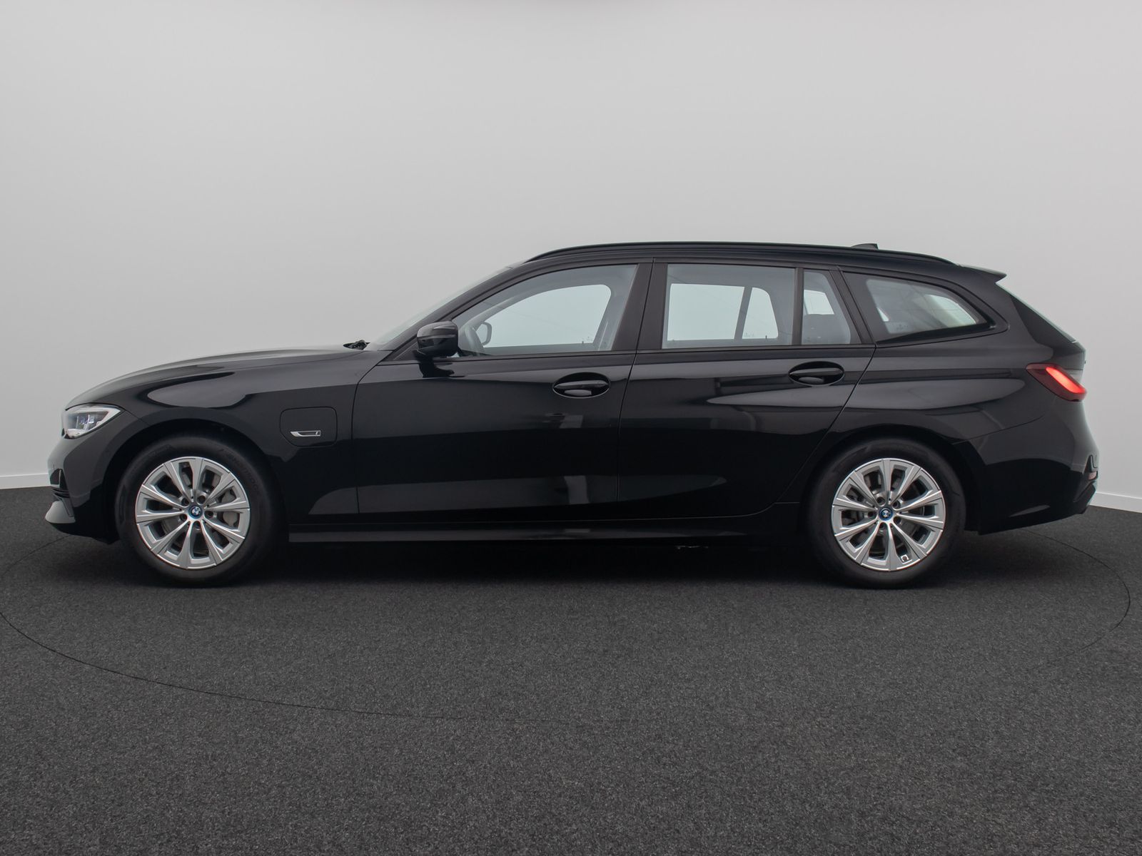 Fahrzeugabbildung BMW 330e xD Laser HUD DAB AHK Alarm Sport HiFi