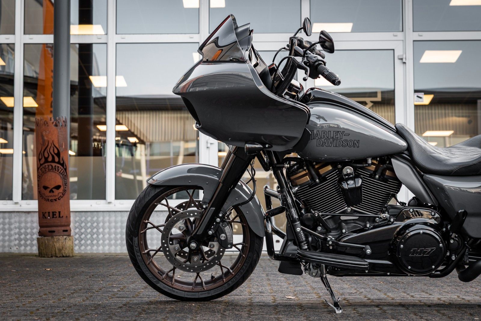 Fahrzeugabbildung Harley-Davidson FLTRXST Road Glide ST - Kesstech -