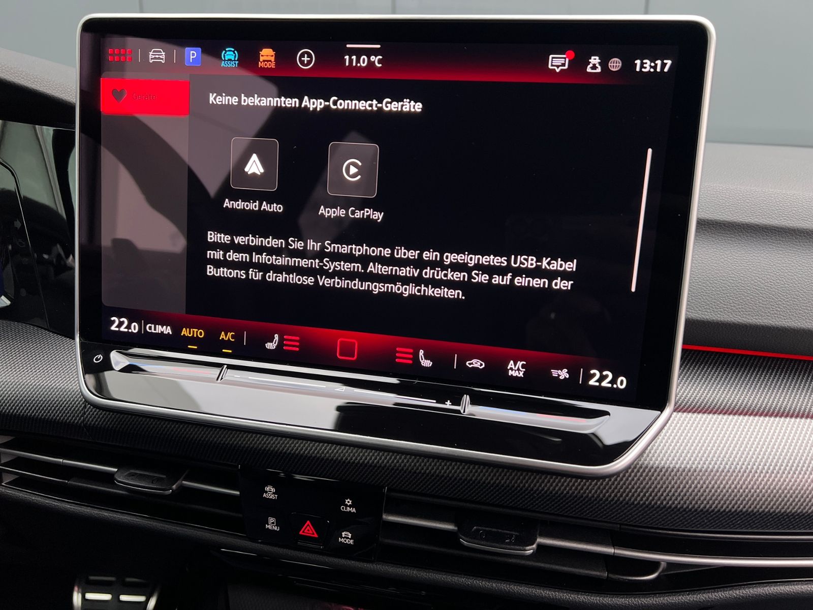 Fahrzeugabbildung Volkswagen Golf VIII R 2.0 TSI DSG 4MOTION *IQ.Light, Black