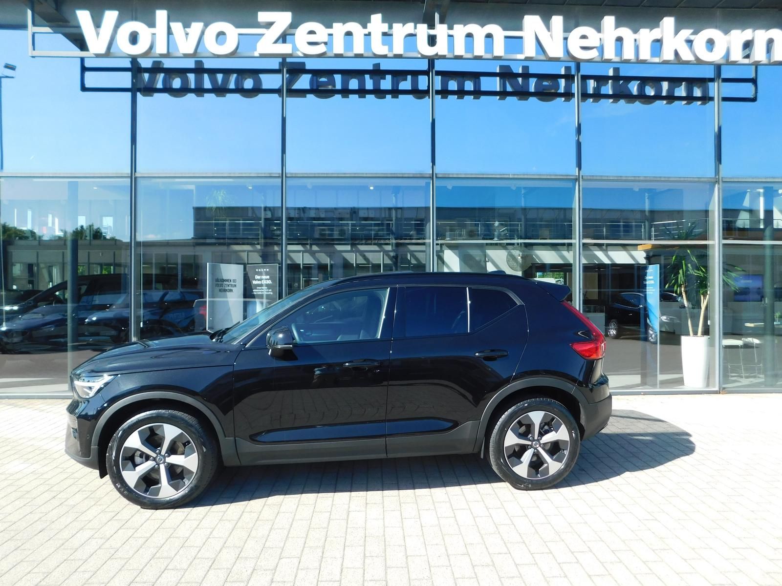Fahrzeugabbildung Volvo XC40 B3 Plus Dark