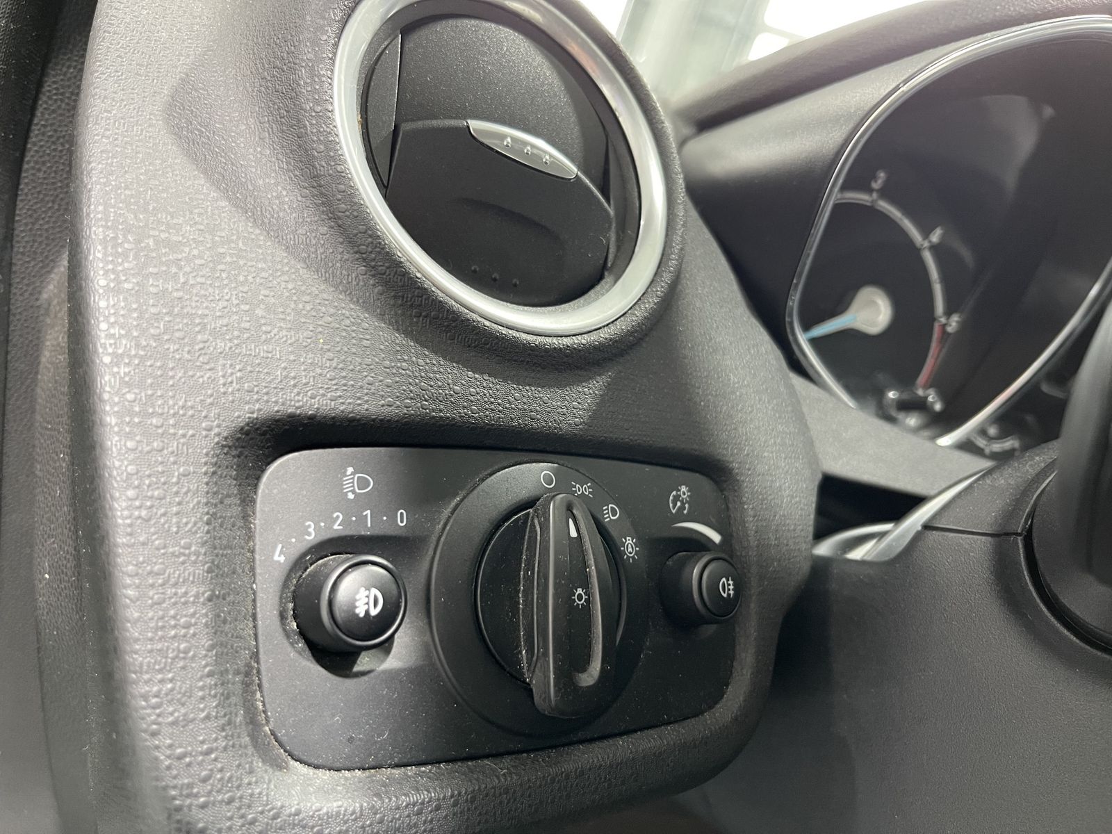 Fahrzeugabbildung Ford Fiesta Titanium1.5 TDCI*LED*MFL*Klima*PDC*