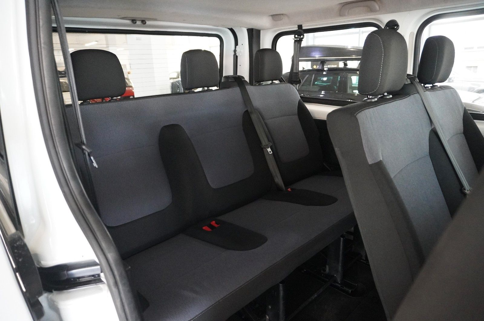Fahrzeugabbildung Opel Vivaro B 1.6D KOMBI 8-SITZE L1H1 KLIMA/PDC/TEMP.
