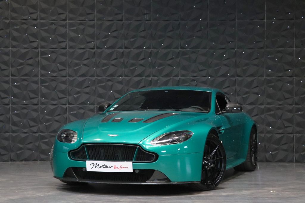 Aston Martin V12 Vantage
