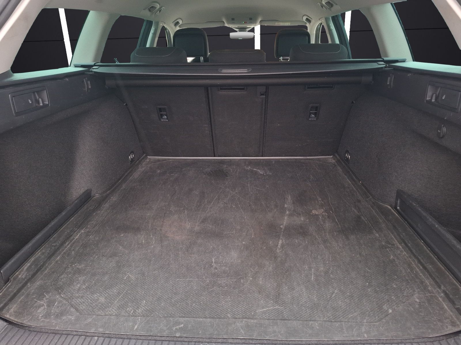 Fahrzeugabbildung Volkswagen Passat Variant TSI Business DSG Matrix Navi AID