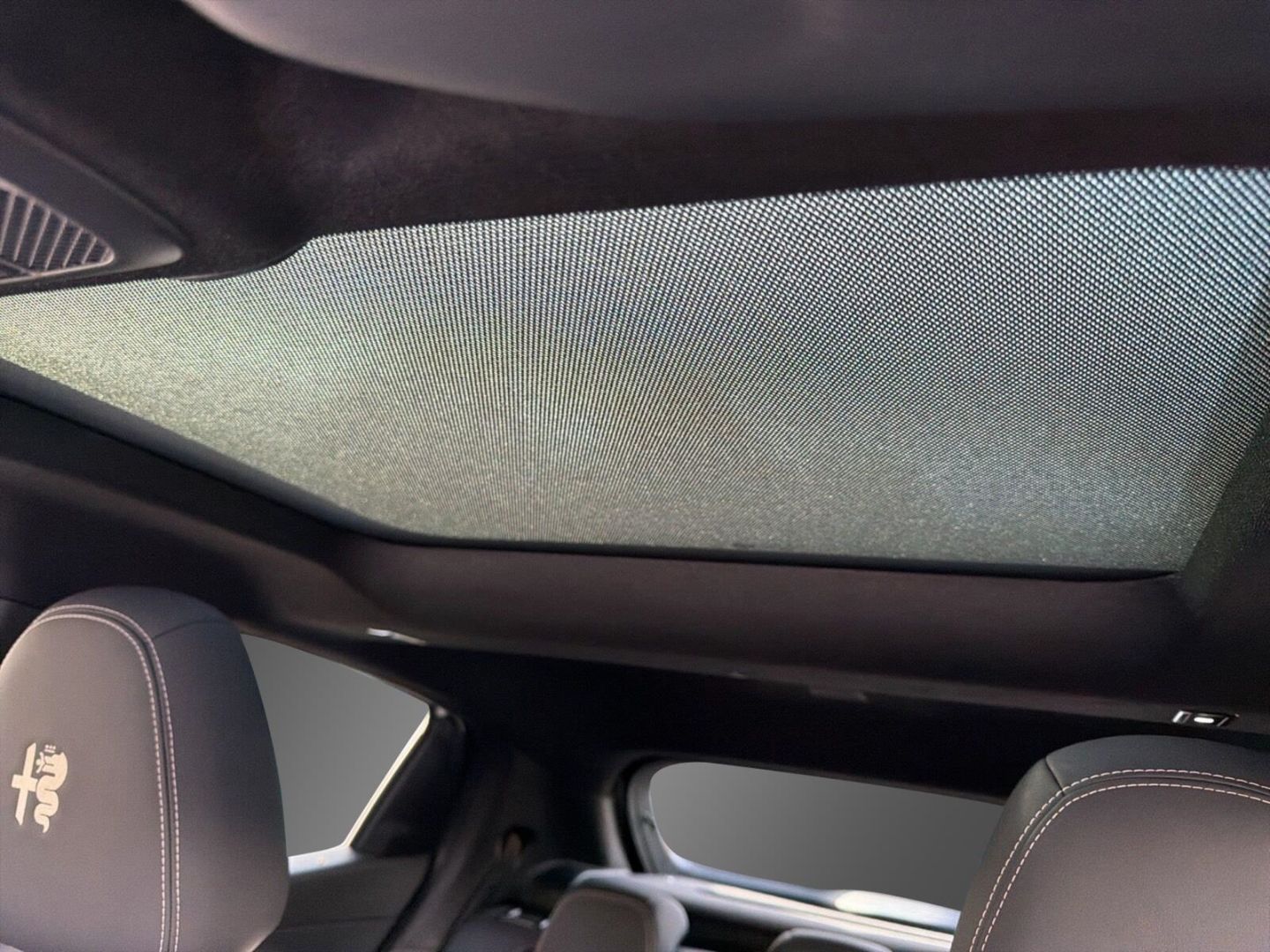 Fahrzeugabbildung Alfa Romeo Junior Ibrida 1.2 VGT 48V-Hybrid 107 kW Sport Sp