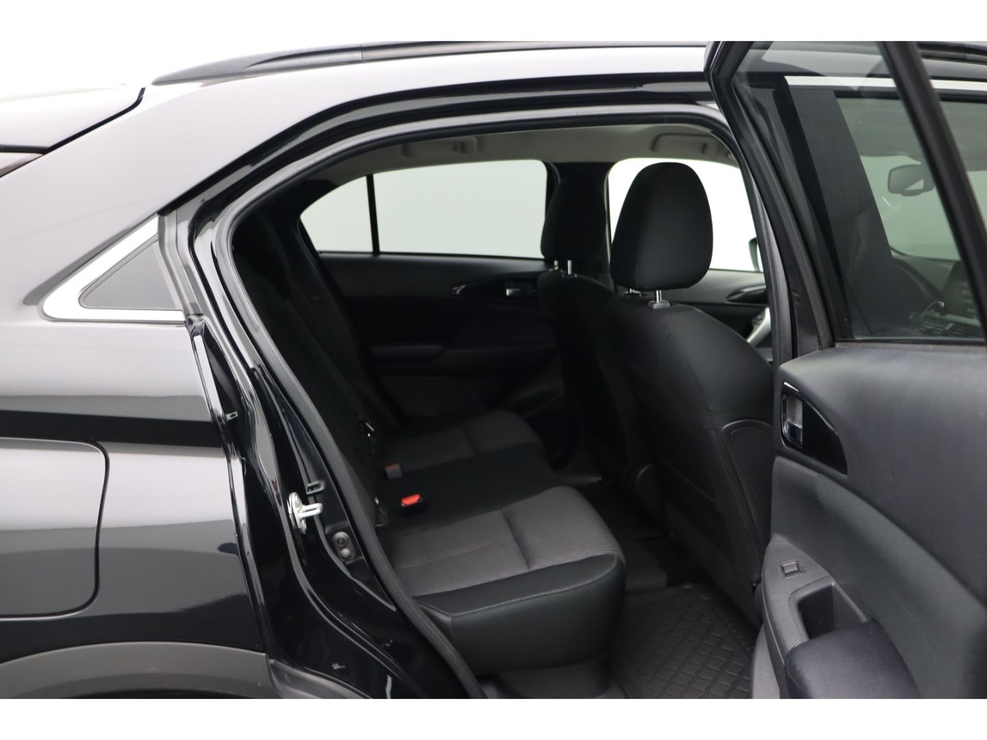 Fahrzeugabbildung Mitsubishi Eclipse Cross 2.4 Basis Hybrid 4WD