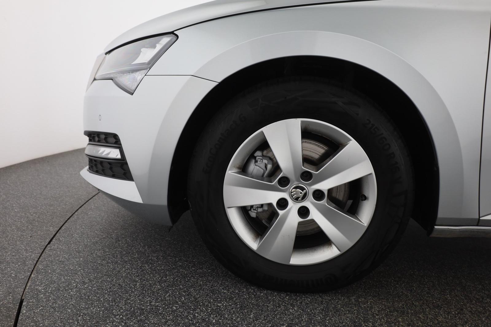 Skoda Superb Combi 2.0 TDI DSG Standheizung ACC 360°