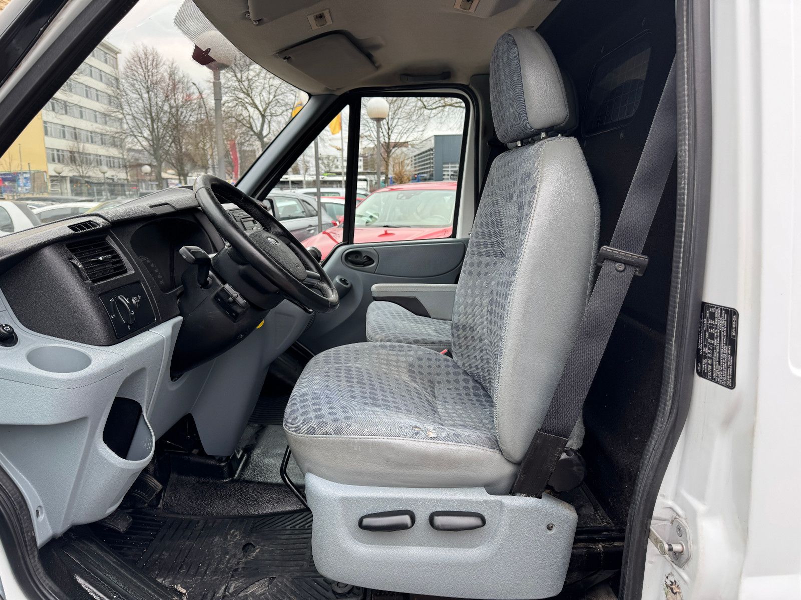 Fahrzeugabbildung Ford Transit Kasten FT 350 HOCH & LANG KLIMA H.REGALE