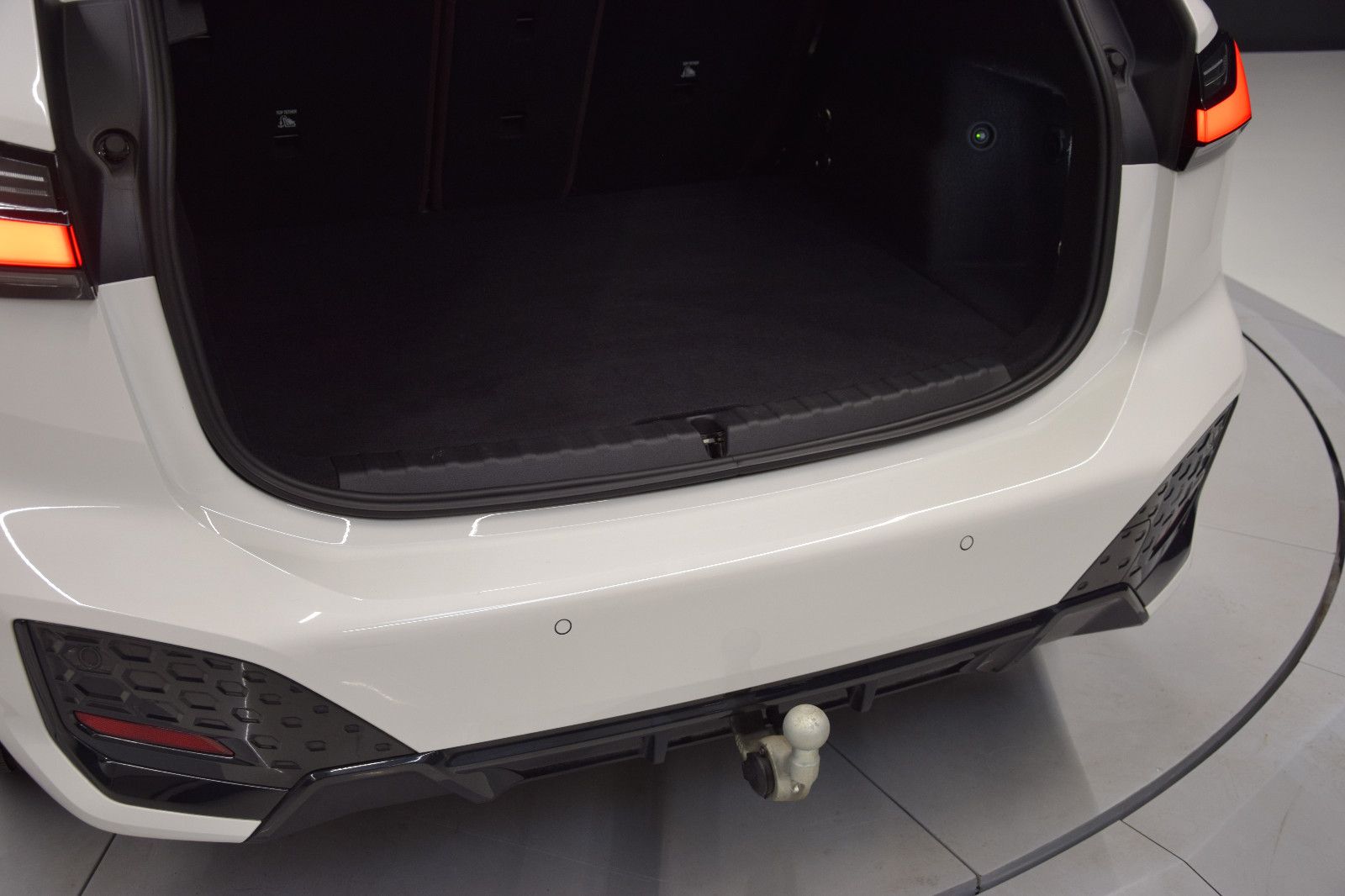 Fahrzeugabbildung BMW 218i Active Tourer HuD Pano Memory Harman Kardon