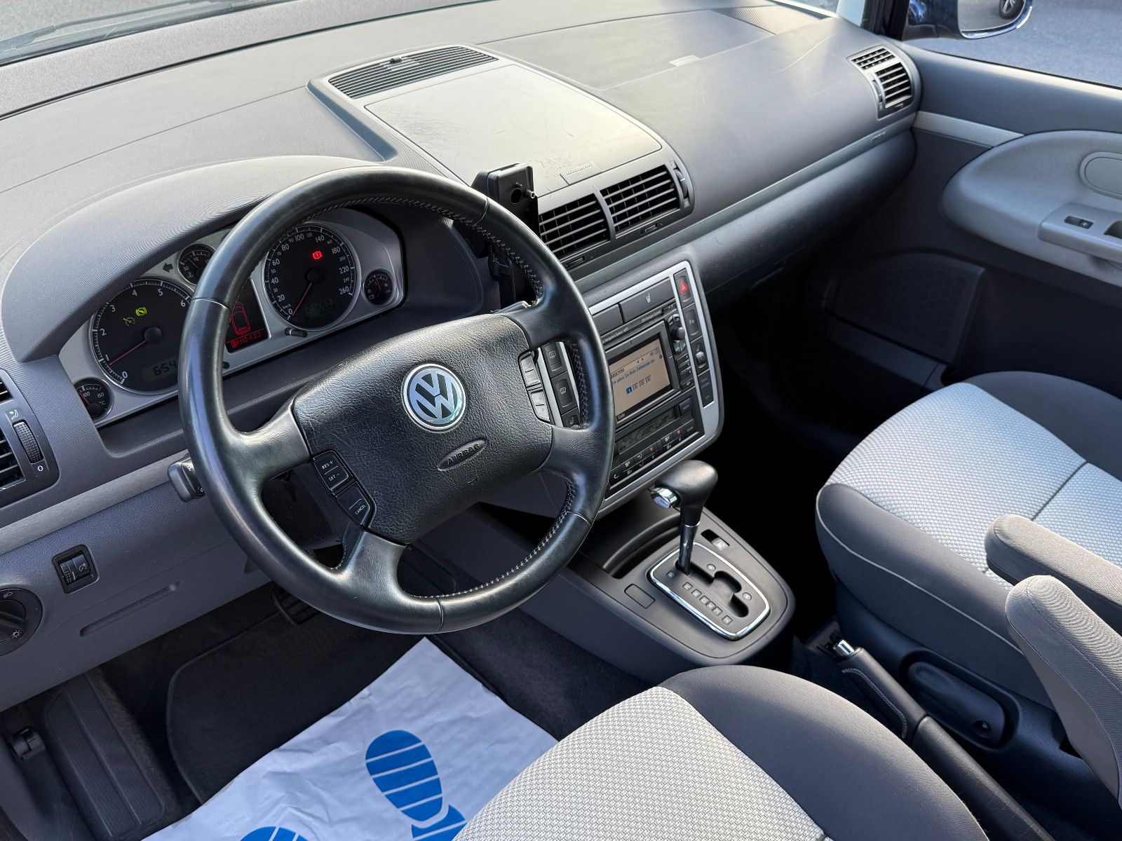 Fahrzeugabbildung Volkswagen Sharan Freestyle TSI DSG GRA Navi Xenon PDC SHZ