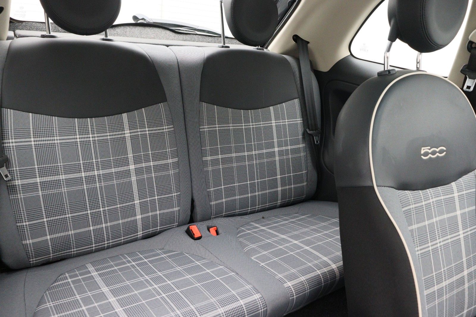 Fahrzeugabbildung Fiat 500 1.2 Lounge NAVI PANO