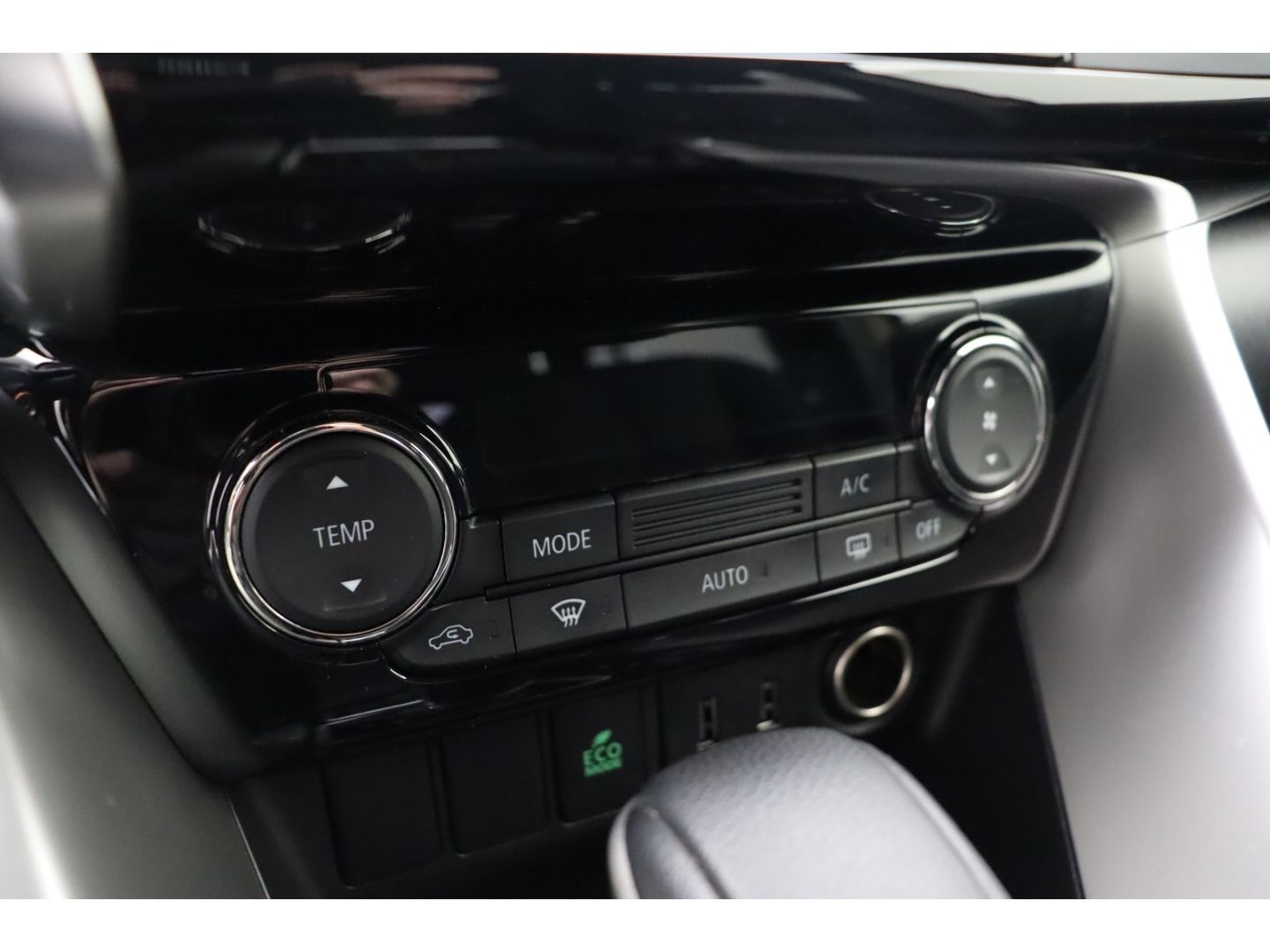 Fahrzeugabbildung Mitsubishi Eclipse Cross 1.5 Diamant Edition 2WD AppleCP