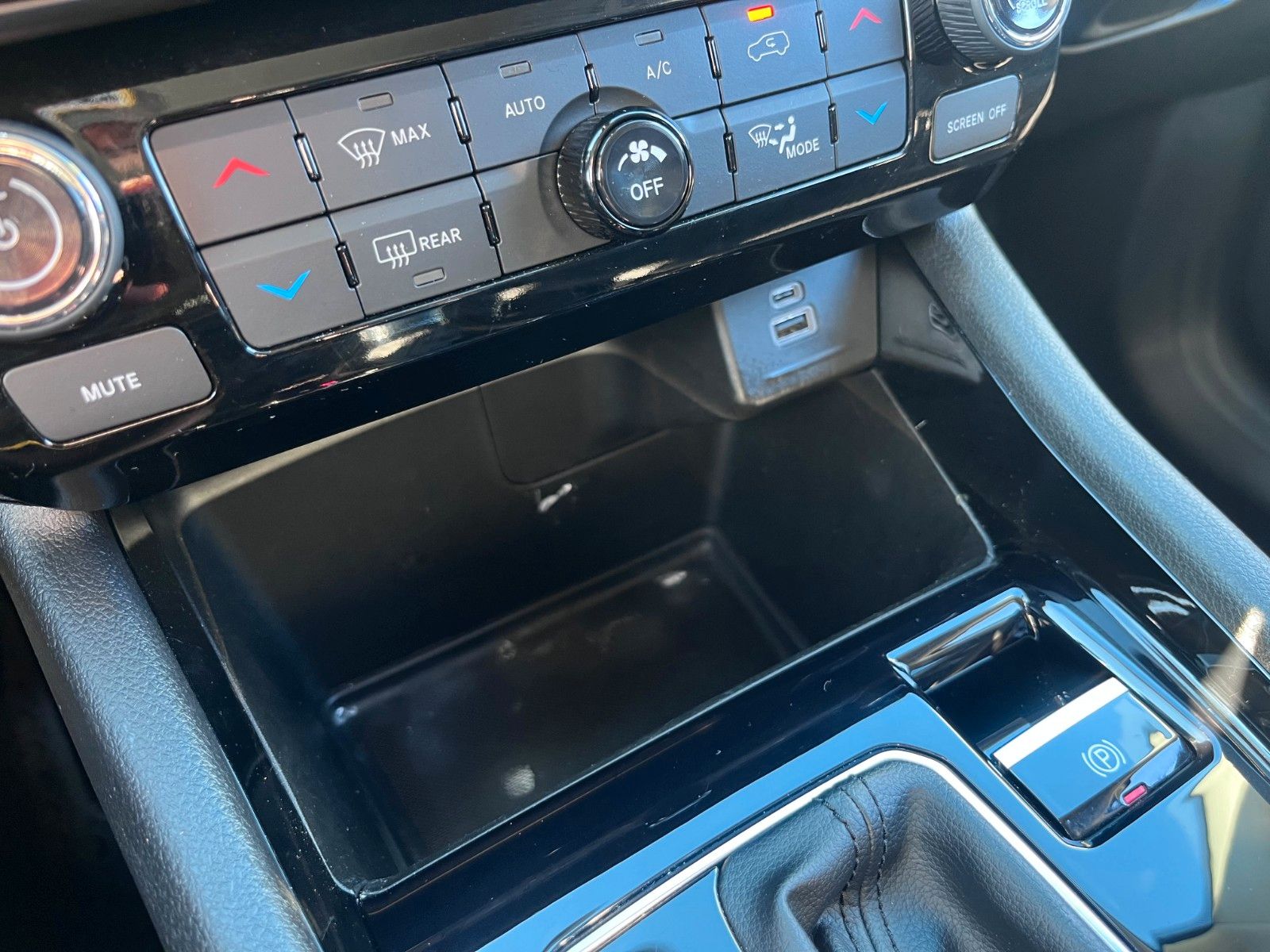 Fahrzeugabbildung Jeep Compass Summit Mild-Hybrid FWD Navi elektr. uvm