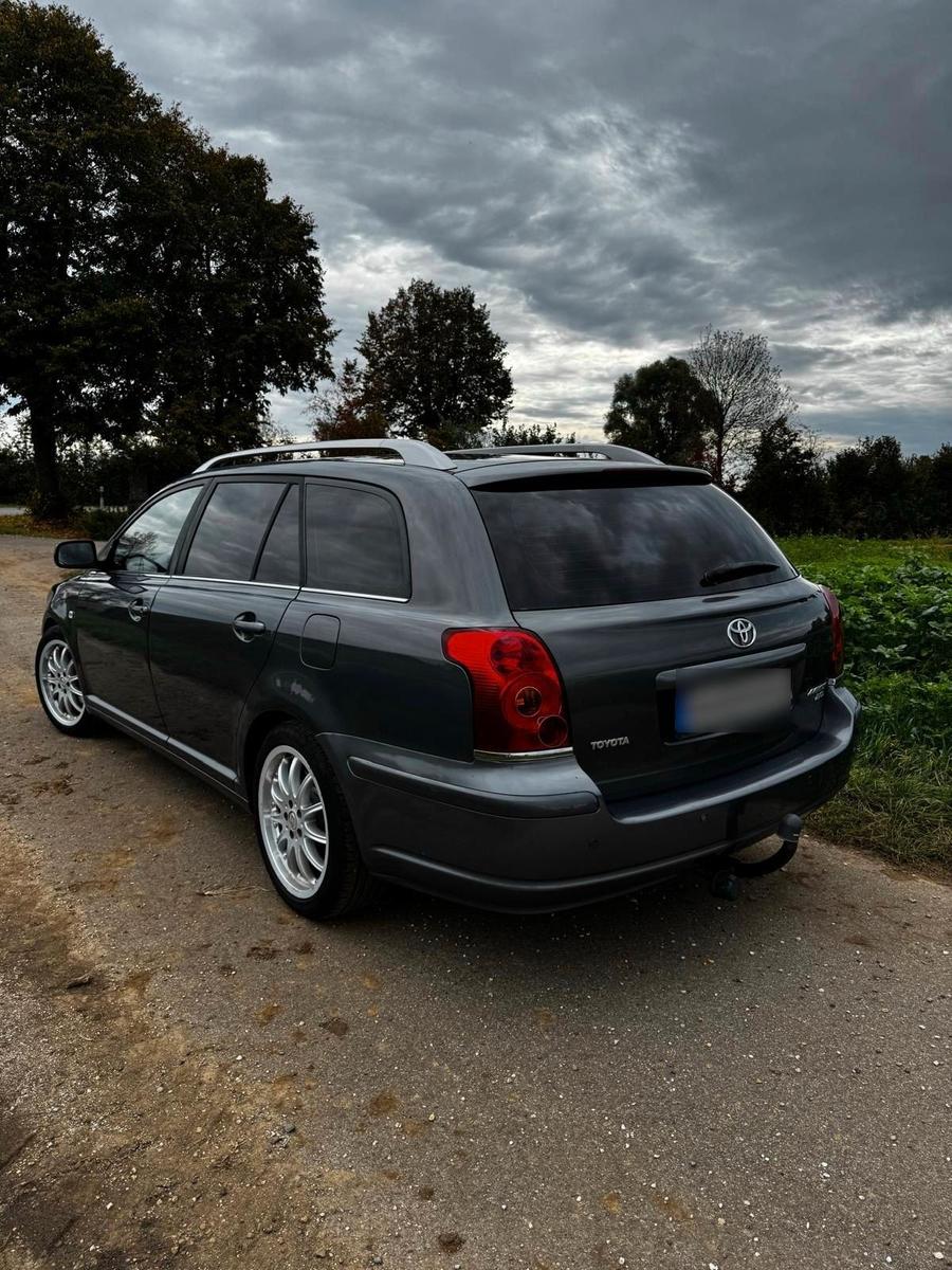 Toyota Avensis 2005 — engine 147 HP (108kW)