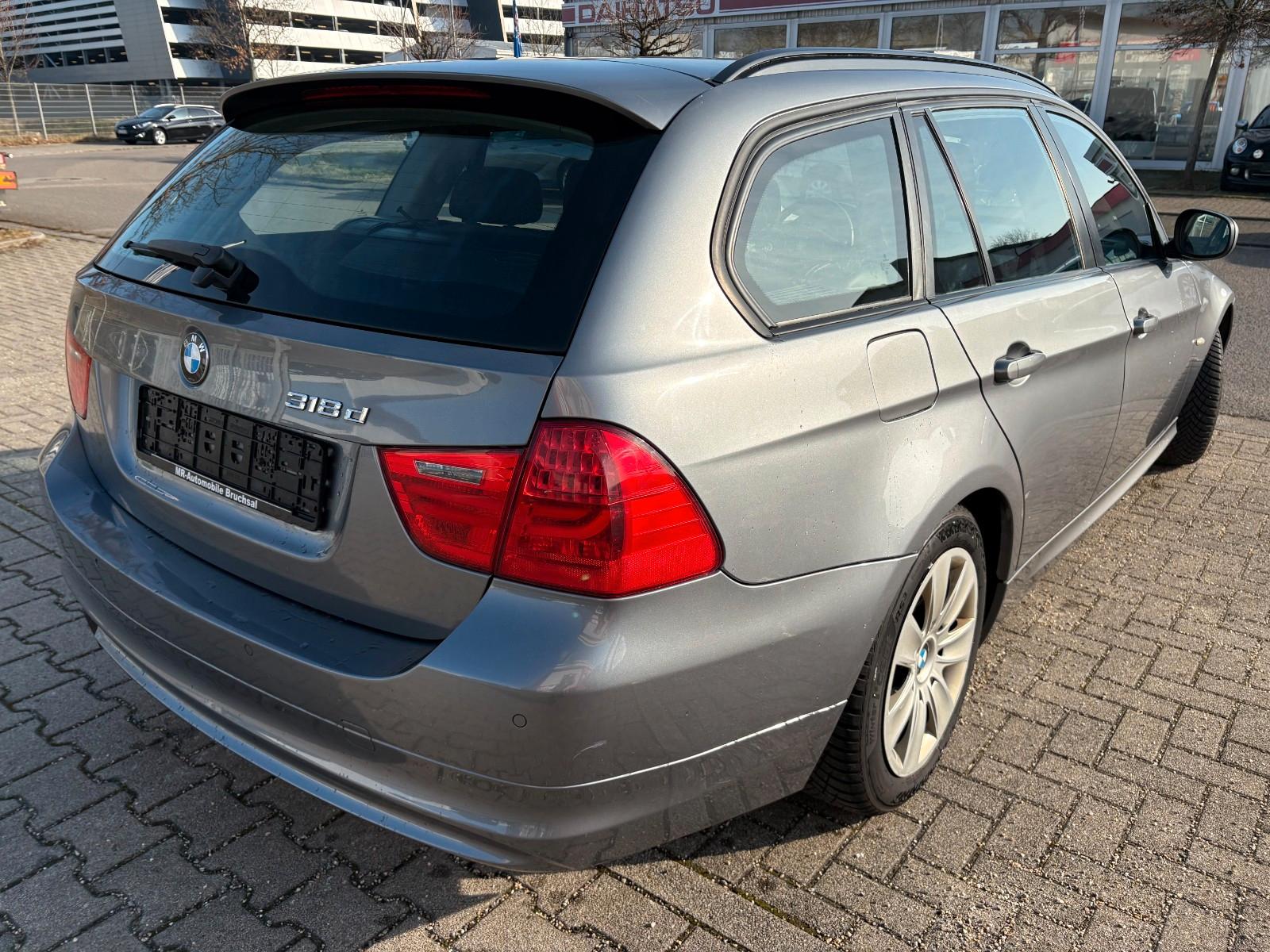 BMW 318 2012 — photo 7