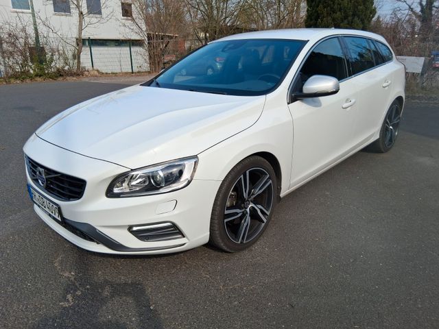 Volvo V60 Kombi Momentum *R-Design*