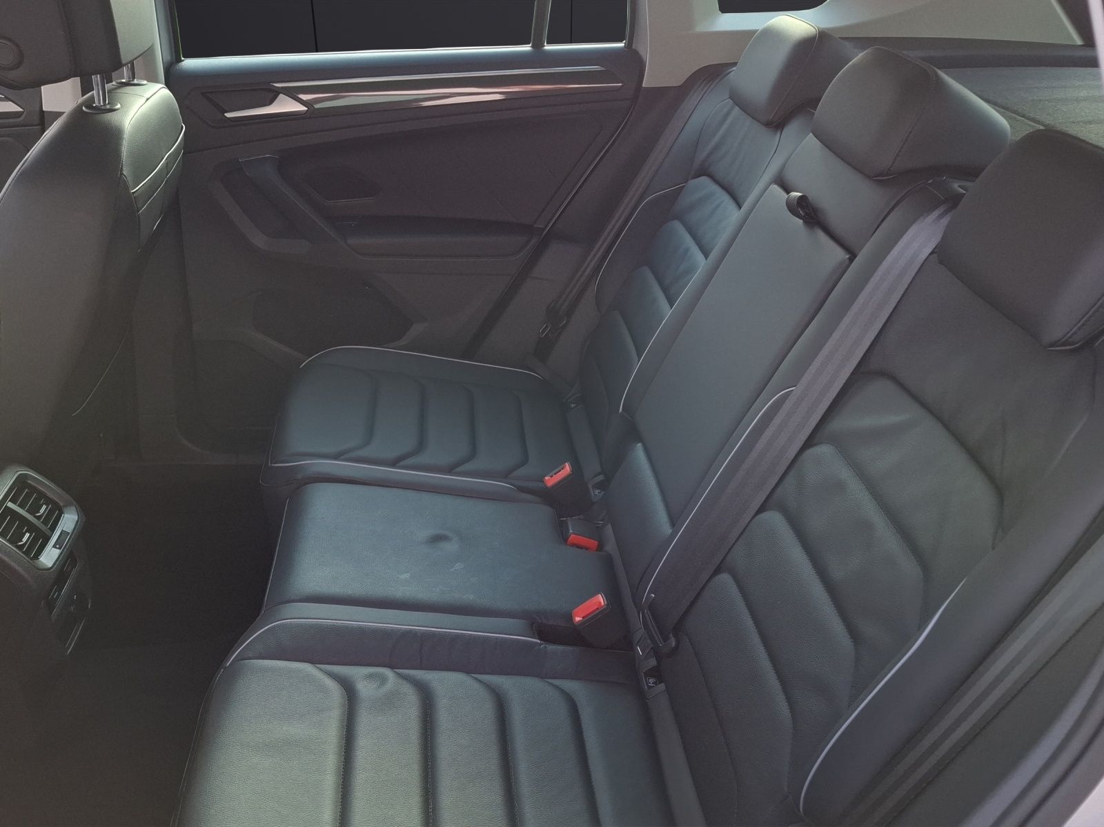 Fahrzeugabbildung Volkswagen Tiguan eHybrid Elegance DSG Matrix AHK Navi AID