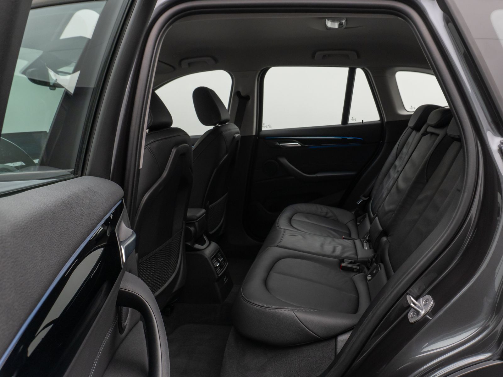 Fahrzeugabbildung BMW X1 xD25e SportLine Kamera HUD DAB HiFi AHK Alarm