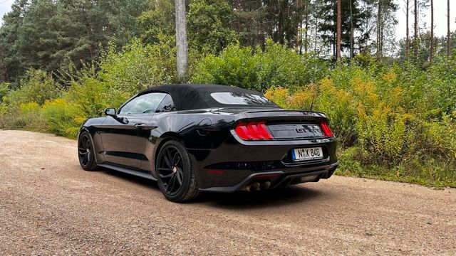 Ford Mustang GT Convertible 5.0 V8 schwarz