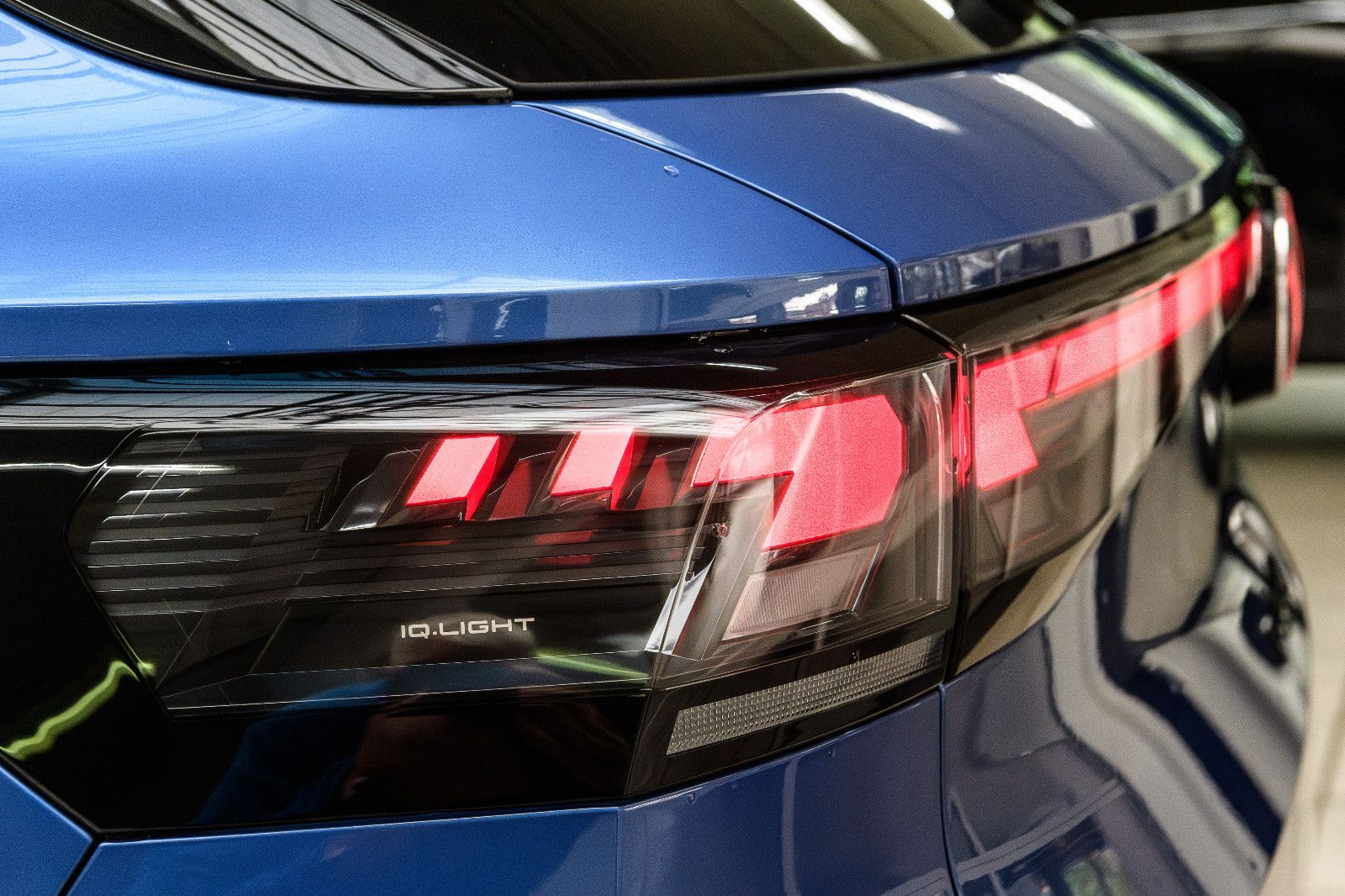 Fahrzeugabbildung Volkswagen T-Roc  1.5l TSI  DSG R-Line Black Style