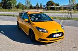 Ford Focus ST Turnier Leder Neuteile Xenon - Ford Focus aus 2013: ST