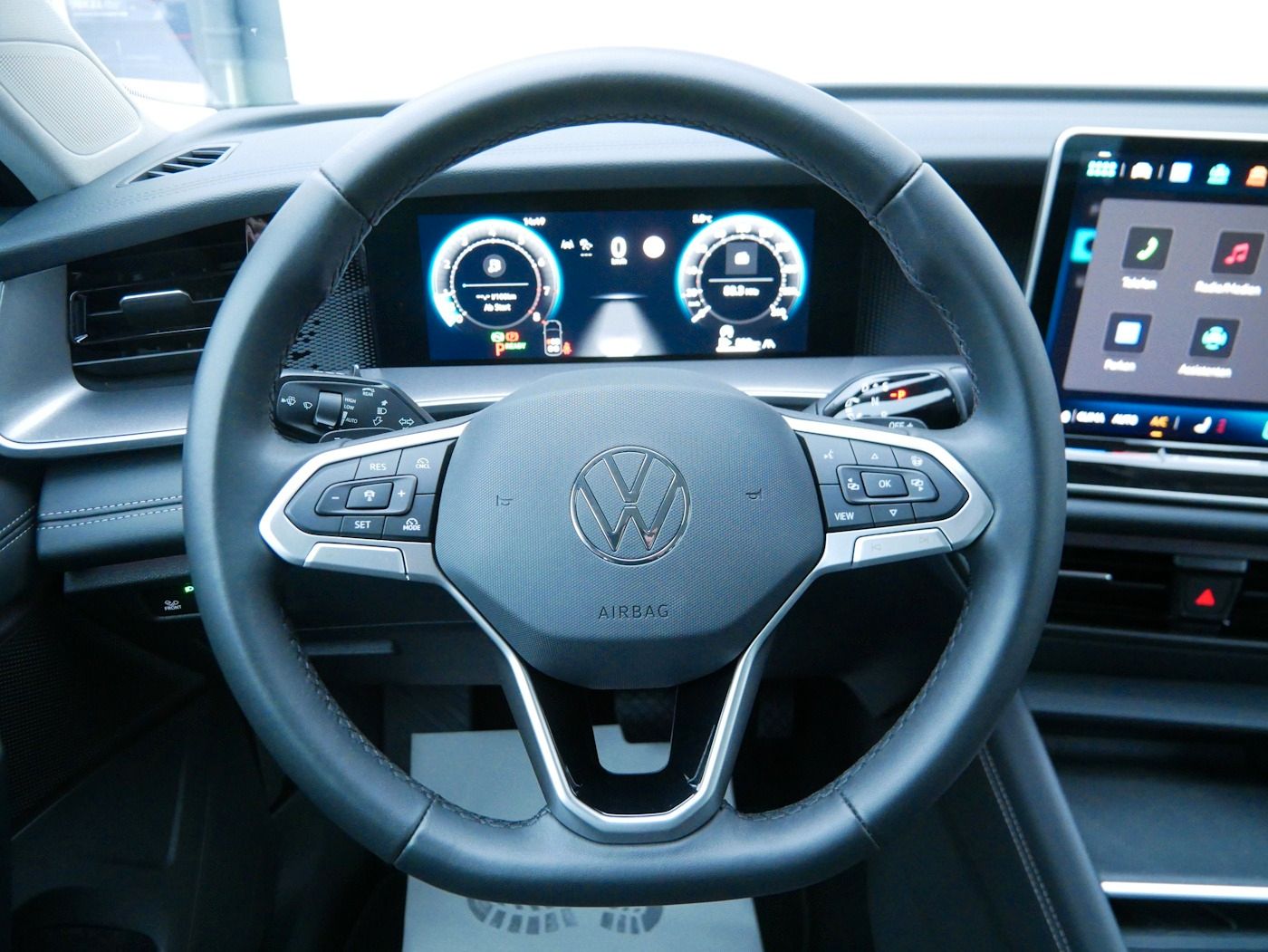 Fahrzeugabbildung Volkswagen Tayron 1.5 Life NEU55T 7-Sitzer Matrix AHK Kamer